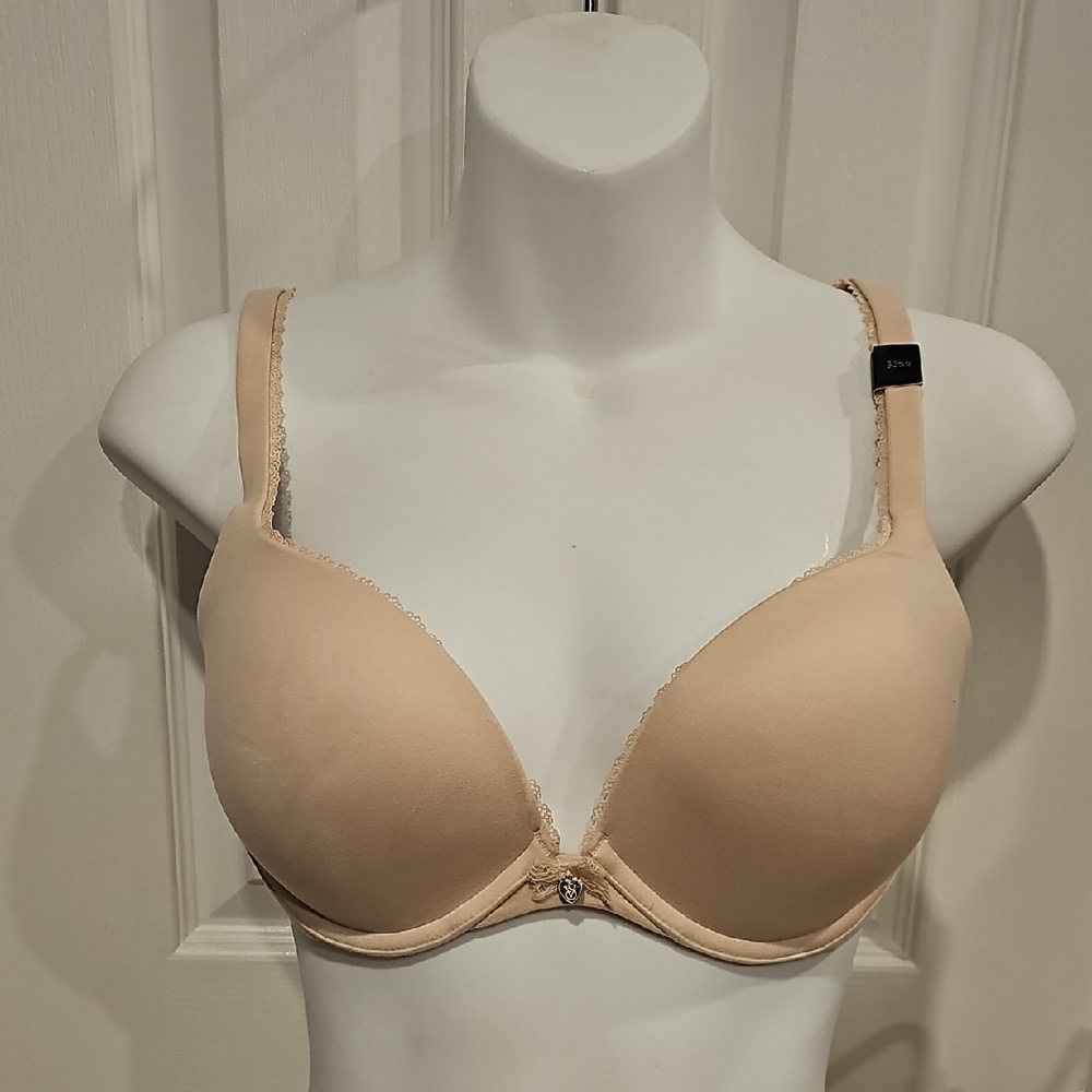 Victoria's Secret Body By Victoria Smooth Push-Up Bra Sz 32DD NWT